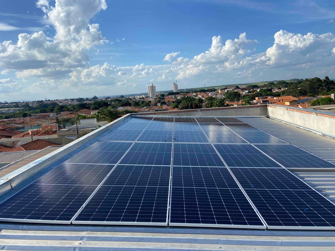 Engenheira fotovoltaica responsável pelos projetos Cicluzsol